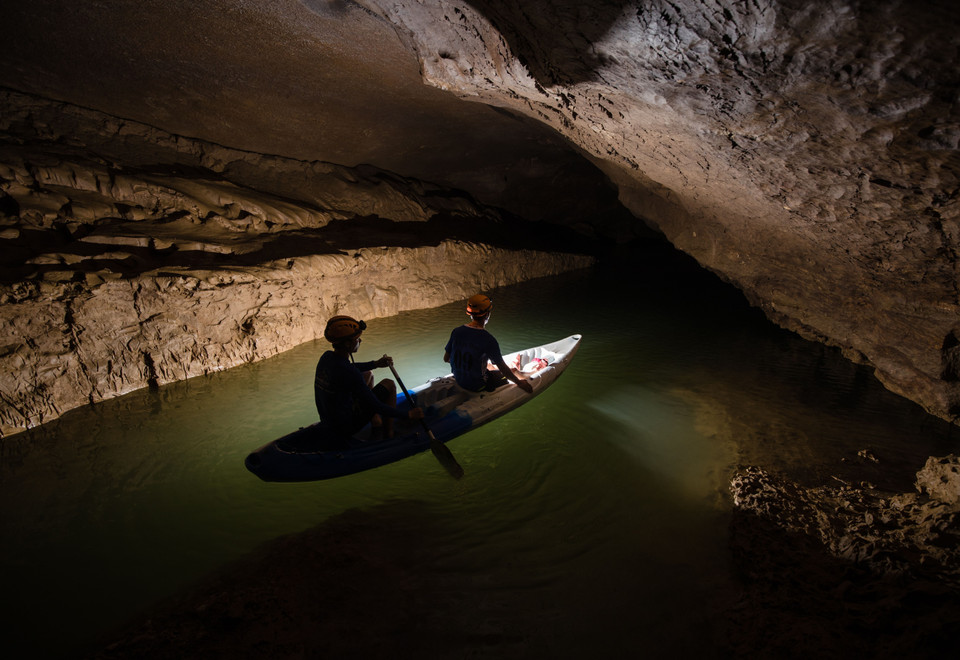 天堂洞美丽壮观的钟乳石和石笋。图自越通社