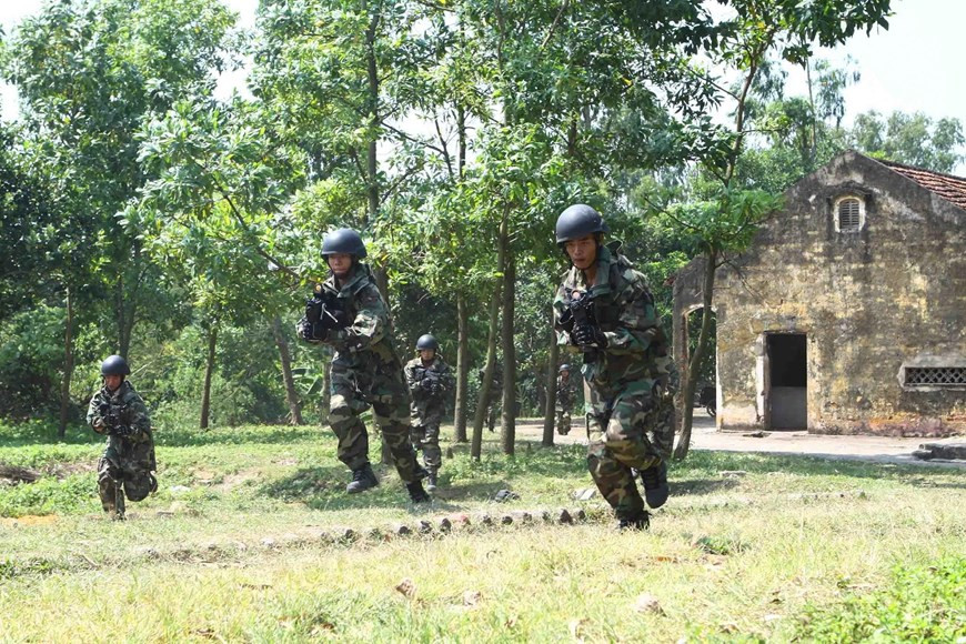 海军陆战队是越南海军里的精英部队，训练非常严格。越通社记者仲德 摄