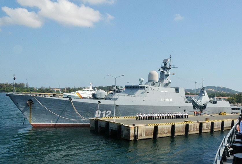  “李太祖”号(舷号HQ012)护卫舰编队。越通社记者杨江 摄 