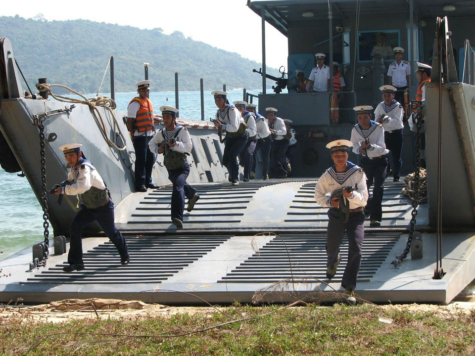  越南海军战士。越通社各记者仲德 摄 