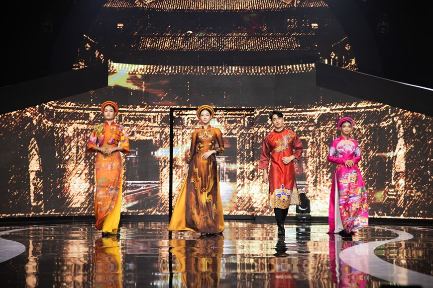 “梦春” 传统奥黛集亮相。图自越通社/Vietnam+