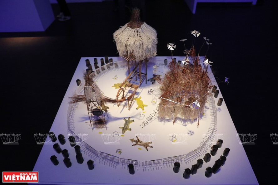 ##s###“Loong Koong”展览会上的作品。图自越通社