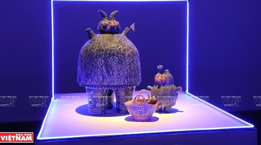 “Loong Koong”展览会上的作品。图自越通社