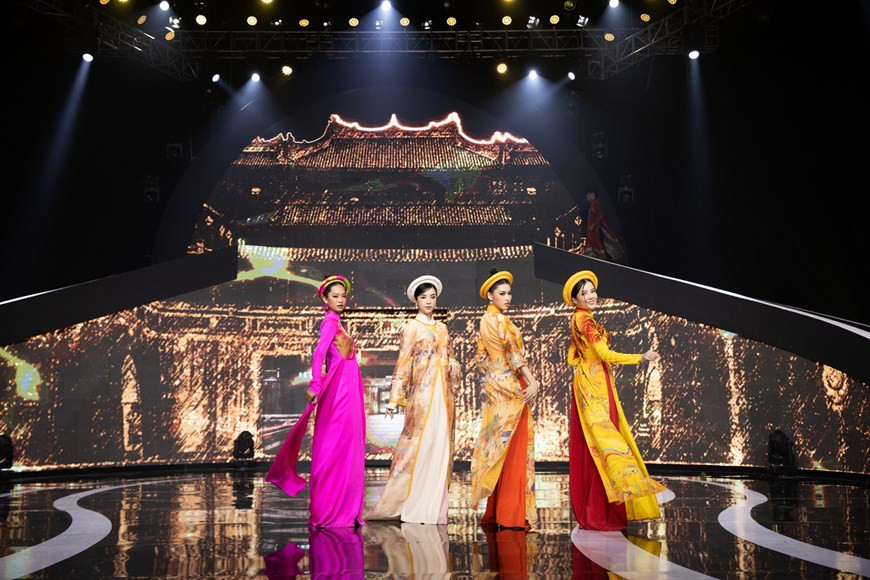 “梦春” 传统奥黛集亮相。图自越通社/Vietnam+