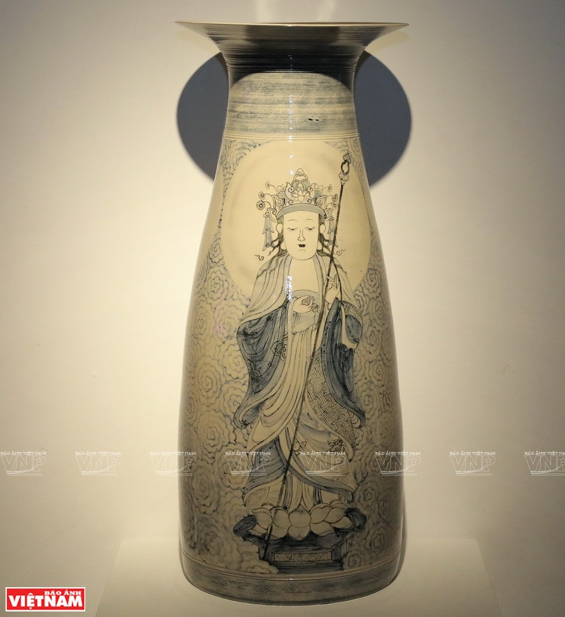 “Loong Koong”展览会上的作品。图自越通社