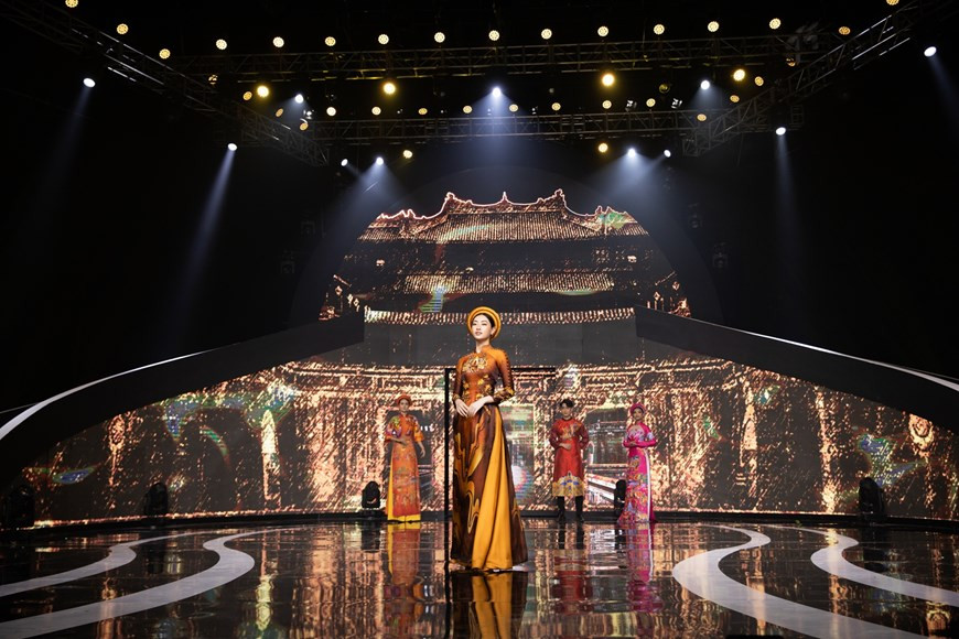 “梦春” 传统奥黛集亮相。图自越通社/Vietnam+