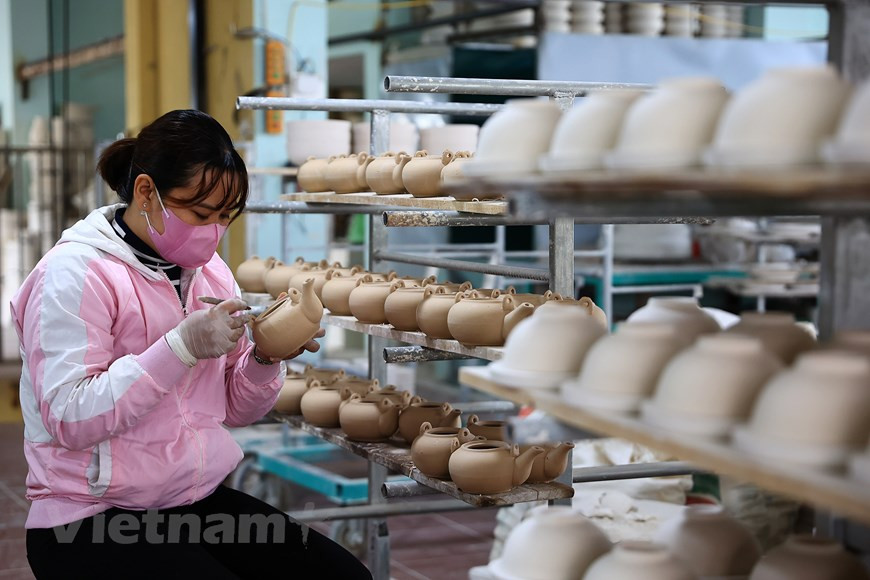 钵场村的家用陶瓷、祭祀用品、装饰陶瓷等销往全国各地并出口到其他国家。图自越通社