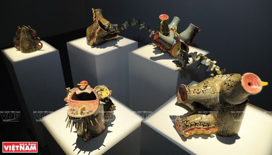 “Loong Koong”展览会上的作品。图自越通社