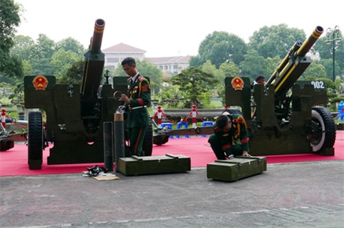 炮弹准备（图片来源：越南快讯网）