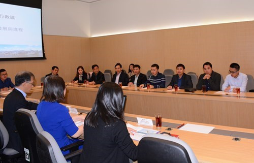 越南人民军青年军官代表团探访中国香港特别行政区的政府总部。