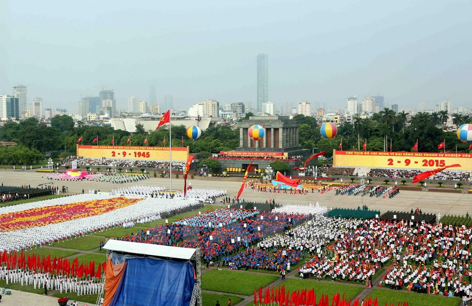 在巴亭广场举行的盛大阅兵和游行活动。（图片来源：越通社）