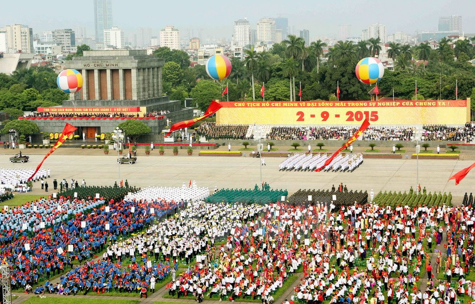 在巴亭广场举行的盛大阅兵和游行活动。（图片来源：越通社）