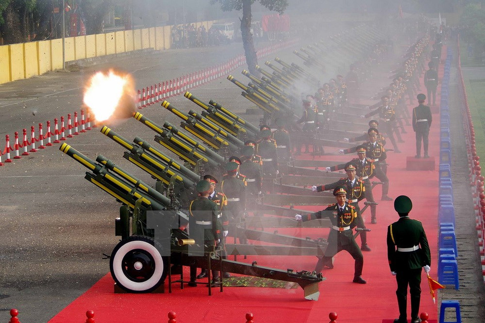 鸣炮21响的礼仪，喜迎国庆节。（图片来源：越通社）