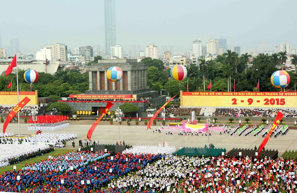 在巴亭广场举行的盛大阅兵和游行活动。（图片来源：越通社）