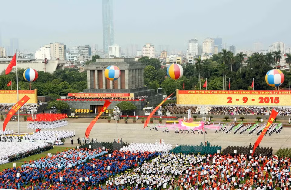 在巴亭广场举行的盛大阅兵和游行活动。（图片来源：越通社）