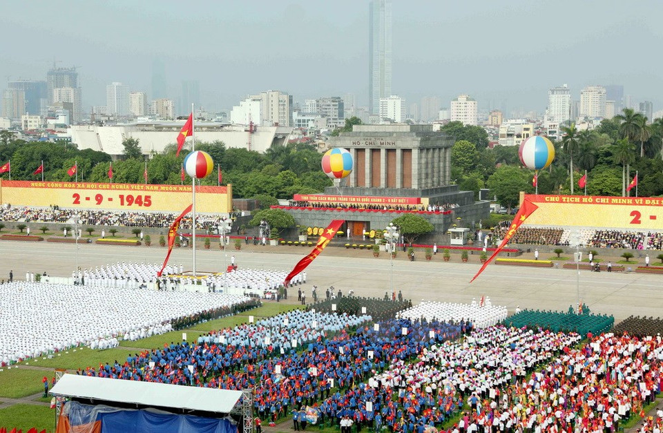 在巴亭广场举行的盛大阅兵和游行活动。（图片来源：越通社）