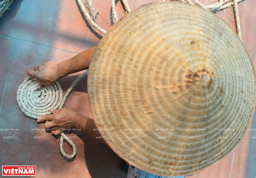 此外，还可以使用香蕉树纤维来制作各种手工地毯。图自 越通社