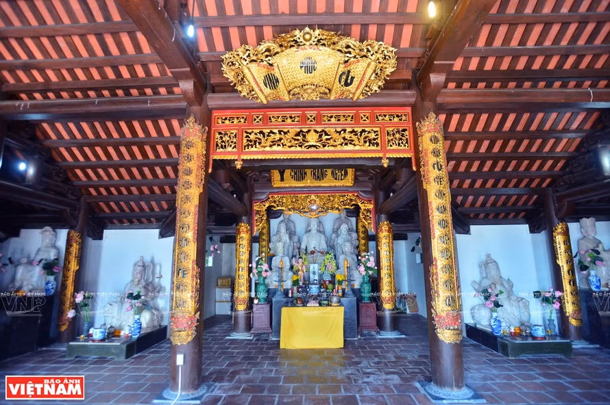荣福寺正殿朝着全国之心——首都河内的方向。图自越通社