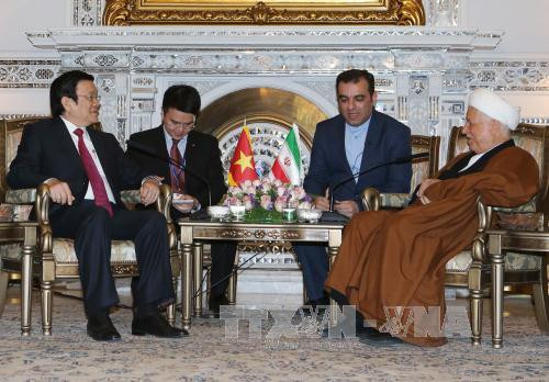  越南国家主席张晋创会见伊朗专家会议主席拉夫桑贾尼（Rafsajani）。（图片来源：越通社）