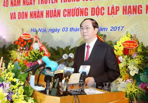 陈大光主席在守军仪式上发表讲话（图片来源：越通社）