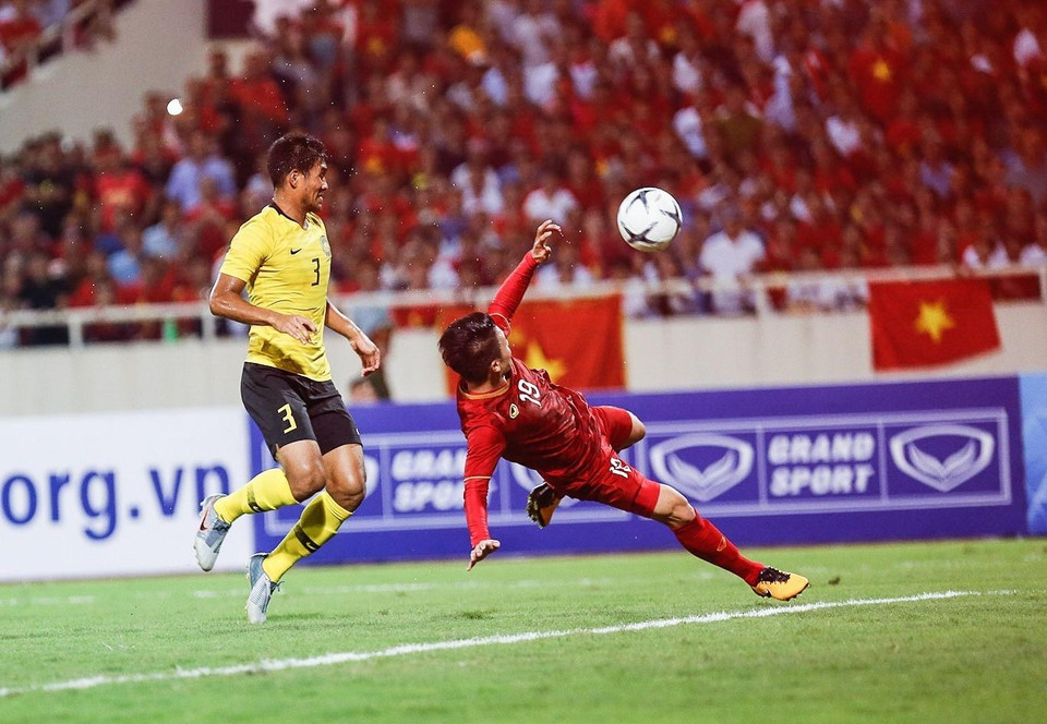 2022年卡塔尔世预赛40强第三轮10月10日晚在河内美庭国家运动场开展角逐，越南队主场迎战马来西亚队。越通社记者 仲达 摄