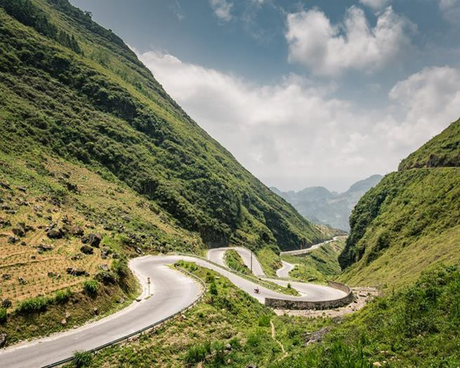 Mã Pì Lèng——美丽壮观的一幅山水画。图自https://vnexpress.net