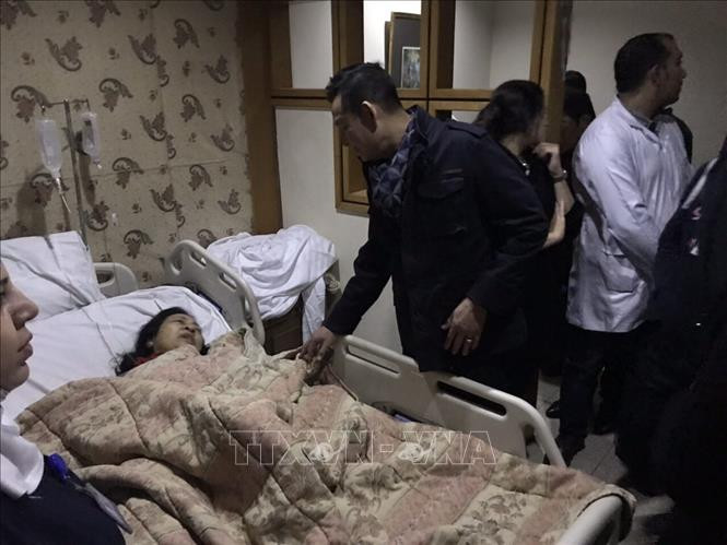 越南驻埃及大使陈成功前往谢赫扎耶德医院慰问受伤人员。图自越通社