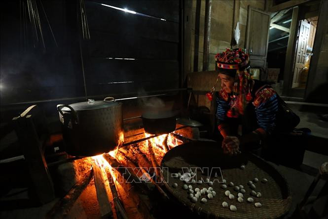 汤圆是哈尼族人欢度传统节日时必不可少的菜肴之一。图自越通社