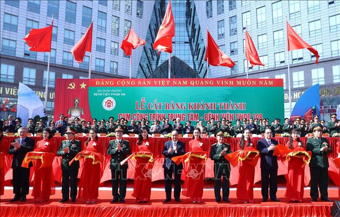 阮春福总理出席108号中央军队医院主体楼群竣工剪彩仪式。越通社记者 统一 摄