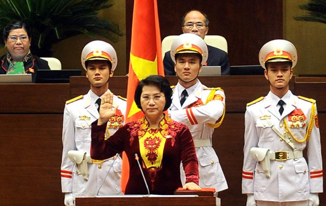 越南新任国会主席阮氏金银宣誓就职。（图片来源：民智报网）