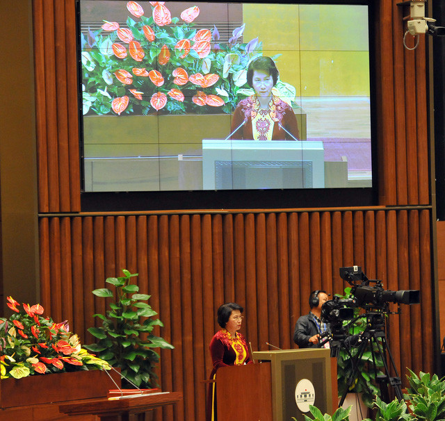 新任国会主席阮氏金银在宣誓就职仪式上发表讲话。（图片来源：民智报网）