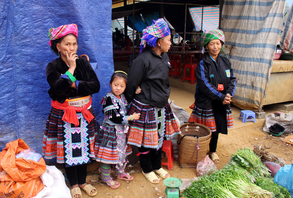三堂集市既是买卖货品的地方，又是人们交流 心思感情的场所。越通社记者 功宣 摄