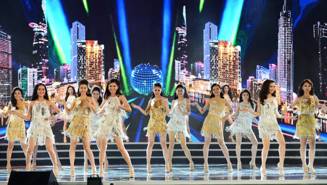 题为“远东之玉”的大秀以音乐、彩色灯光、歌曲、舞蹈相结合的模式为观众带来魅力盛宴。