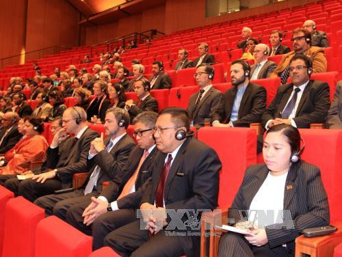 参加大会的国际代表（图片来源：越通社）