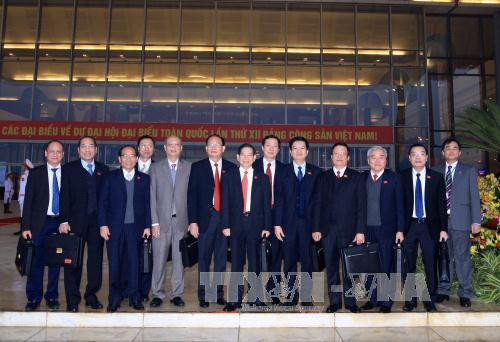  与会代表合影留念（图片来源：越通社）