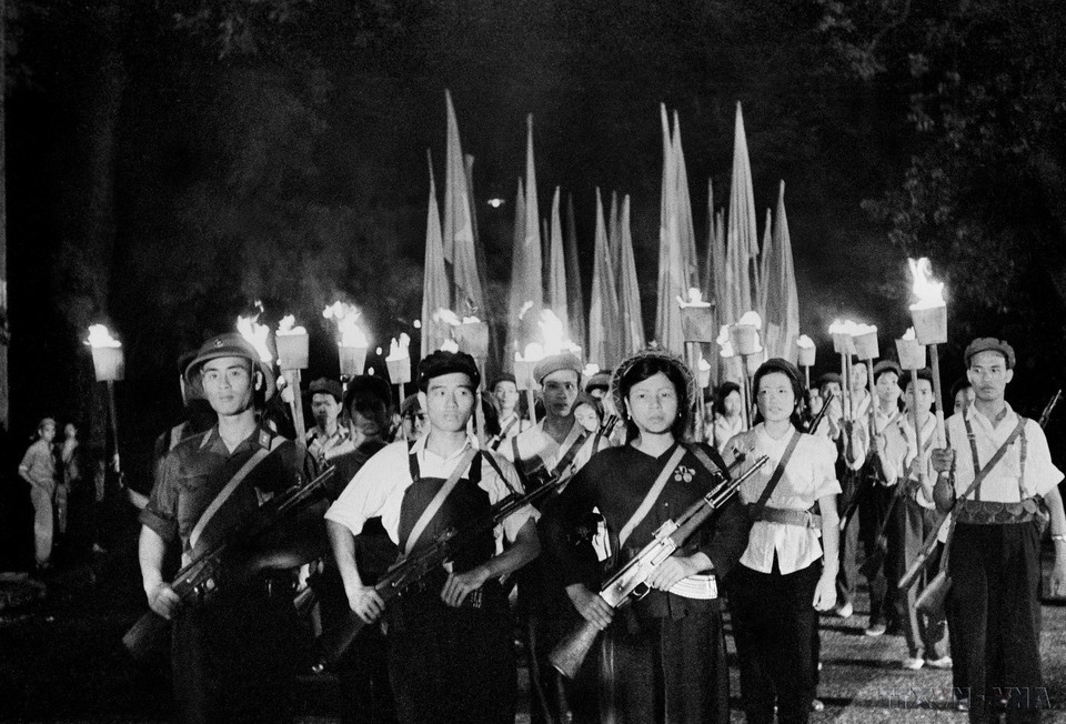 “三随时”运动1964年5月 在首都河内发起， 然后扩散到北部各地， 为抗美救国战争的胜利做出重要贡献。图自越通社。