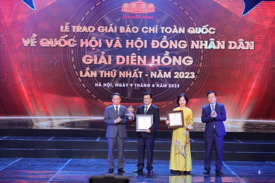 越南通讯社的“第十五届国会代表和2021-2026年任期各级人民议会代表选举信息专题网站”作品获得优秀多媒体产品奖。图自越通社