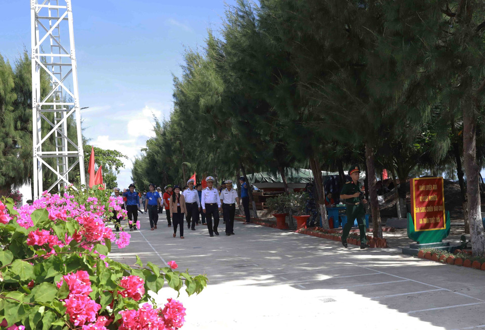 目前，长沙岛县上已建设现代的房屋、学校、医疗诊所、文化官等。 图自 越通社