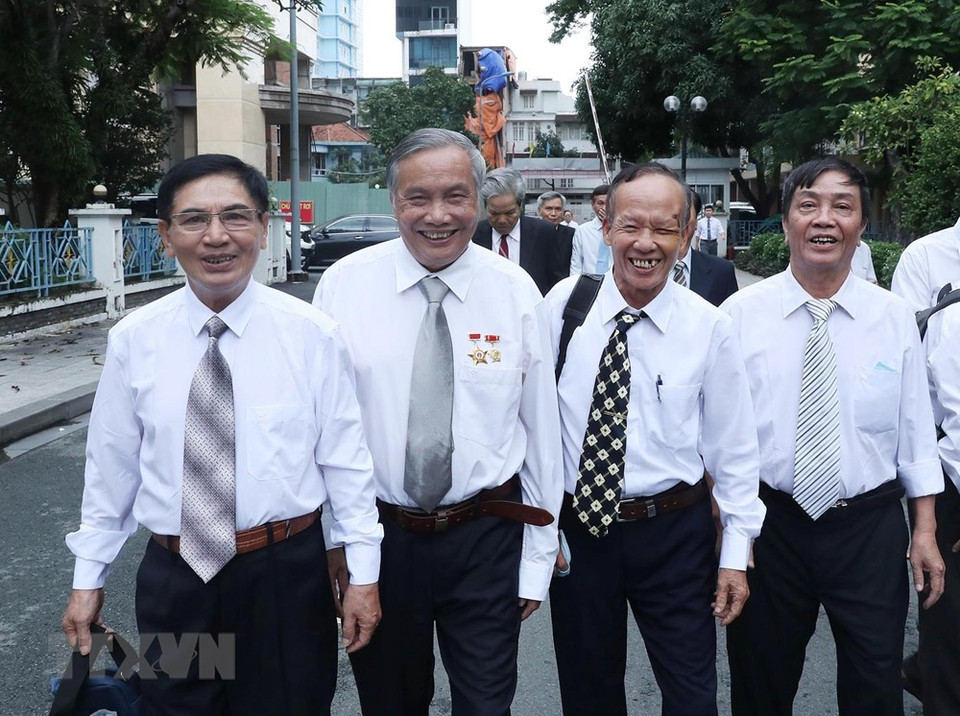 前来出席典礼的原解放通讯社记者、电报员和技术员等代表。越通社记者 林庆 摄