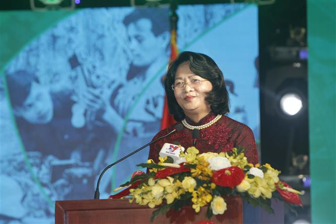 国家副主席邓氏玉盛在典礼上发表讲话。越通社记者 日英 摄