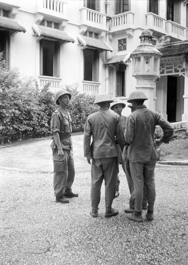 1954年10月9日，越南人民军队接管财政部总部（现为是外交部）。图自 越通社