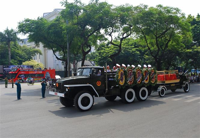  原越共中央总书记杜梅灵柩车队。越通社记者 摄