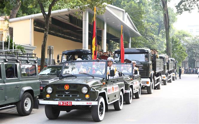 杜梅同志灵柩车队。越通社记者 摄