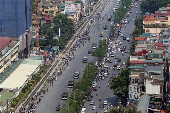 原越共中央总书记杜梅灵柩车队。越通社记者 摄