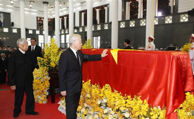  越共中央总书记阮富仲悼念杜梅同志。越通社记者 摄