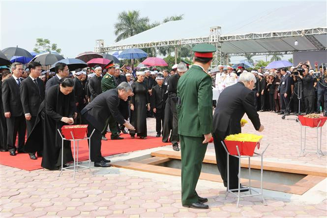 原总书记杜梅安葬仪式在其家乡河内市清池县举行。越通社记者尹晋 摄