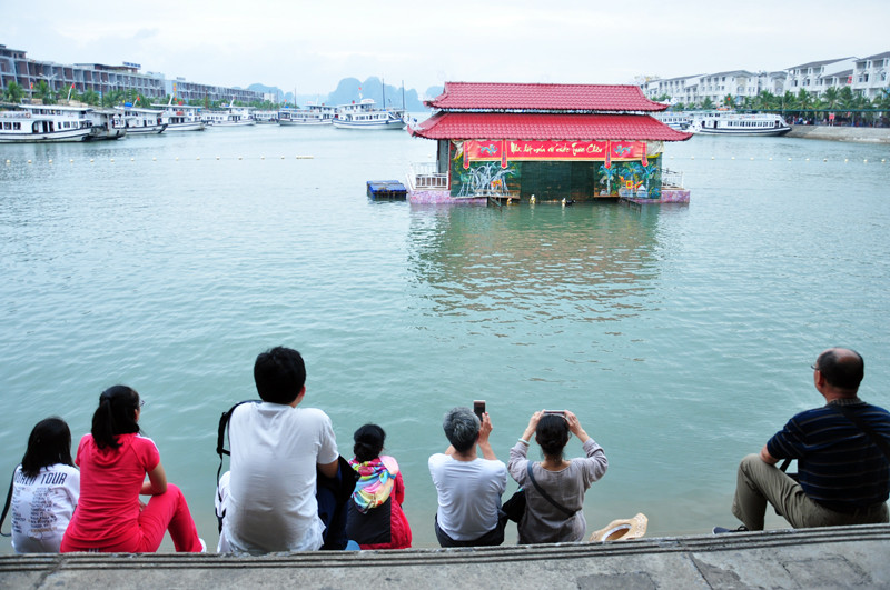 巡州集团还为客户举行水上木偶戏表演。（图片来源：广宁报）