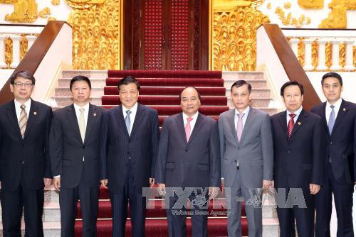 政府总理阮春福与中共中央代表团。（图片来源：越通社）