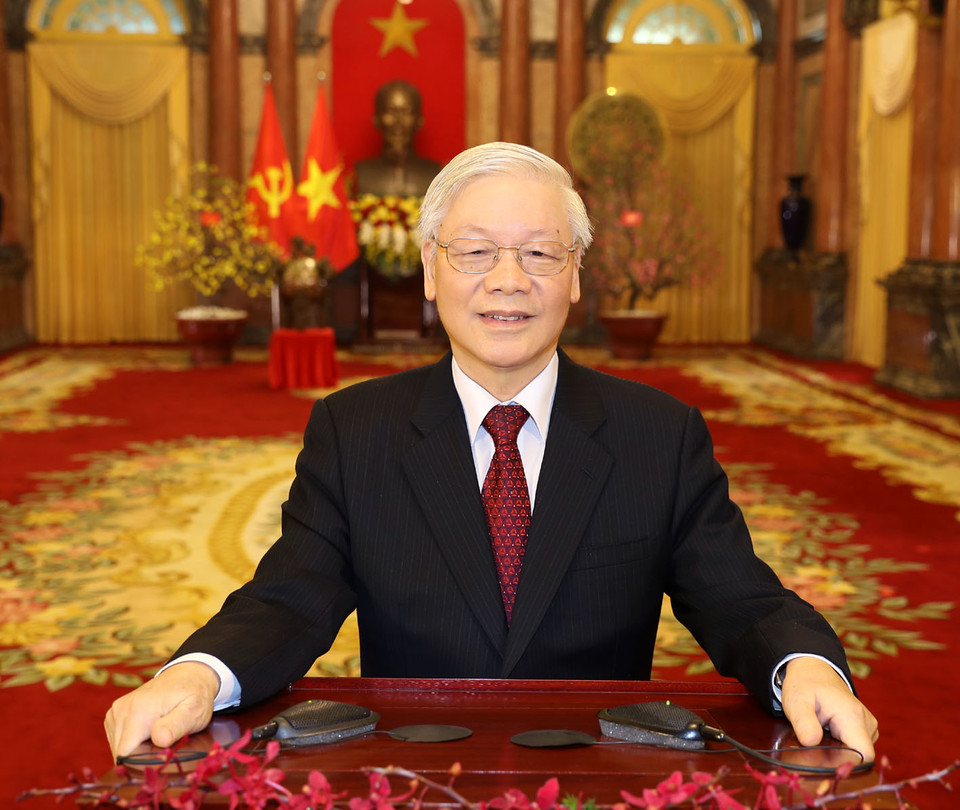 在辞旧迎新的神圣时刻，越共中央总书记、国家主席阮富仲发表 2020年庚子新春贺词，向越南全国同胞、海外侨胞和国际朋友致以新春祝福。（图自：越通社）