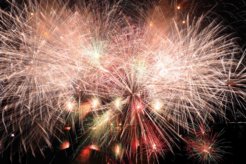 优秀的烟花团队给观众带来一场视觉盛宴。越通社记者 陈黎林 摄